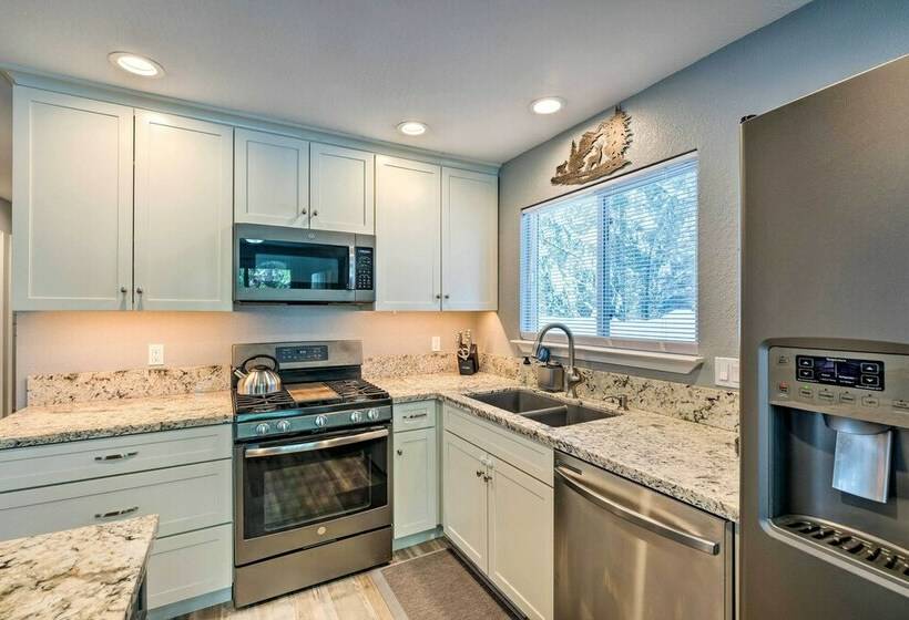 Dog Friendly Arnold Home, 2 Mi To Lake!