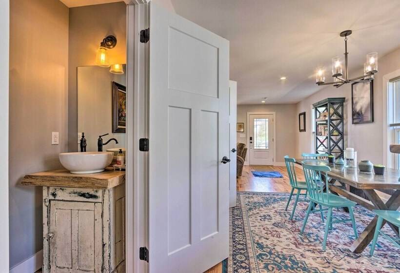 Downtown Brevard Retreat With Fire Pit & Deck!