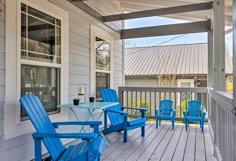 Downtown Brevard Retreat With Fire Pit & Deck!