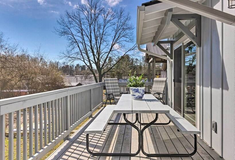 Downtown Brevard Retreat With Fire Pit & Deck!