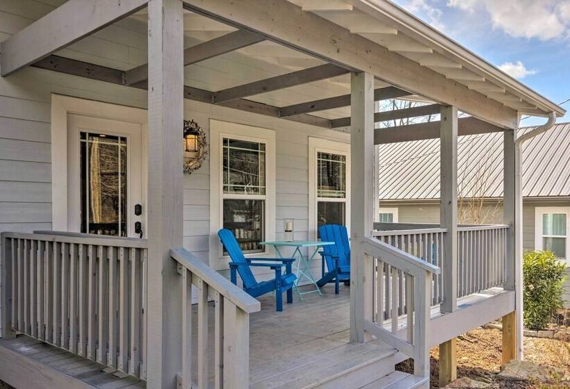 Downtown Brevard Retreat With Fire Pit & Deck!