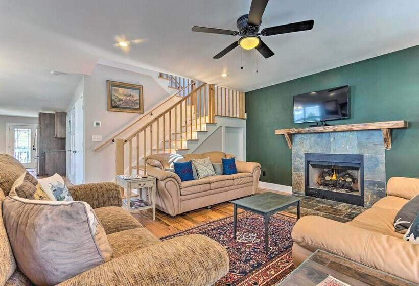 Downtown Brevard Retreat With Fire Pit & Deck!