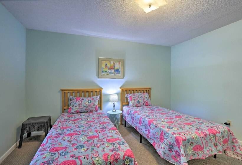 Downtown Home W/ Yard & Bbq   6 Mi To Downtown!