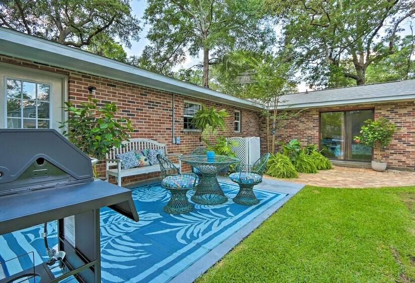 Downtown Home W/ Yard & Bbq   6 Mi To Downtown!