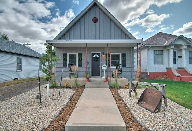 Walk To University: Dtown Laramie Home!