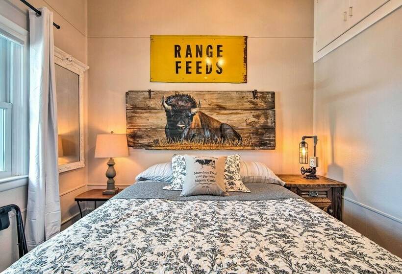 Walk To University: Dtown Laramie Home!