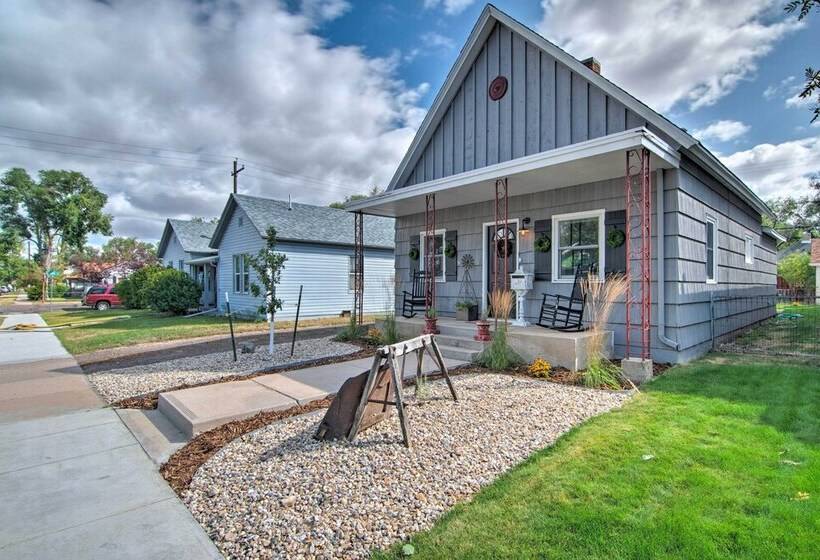 Walk To University: Dtown Laramie Home!