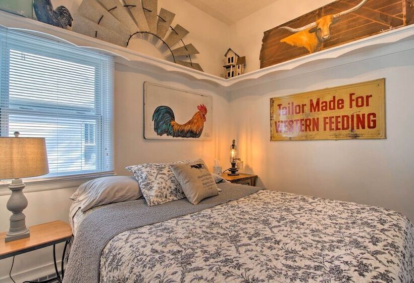 Walk To University: Dtown Laramie Home!