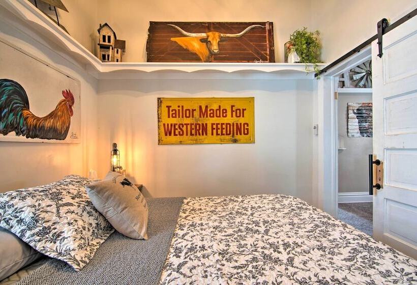 Walk To University: Dtown Laramie Home!