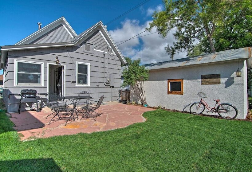 Walk To University: Dtown Laramie Home!