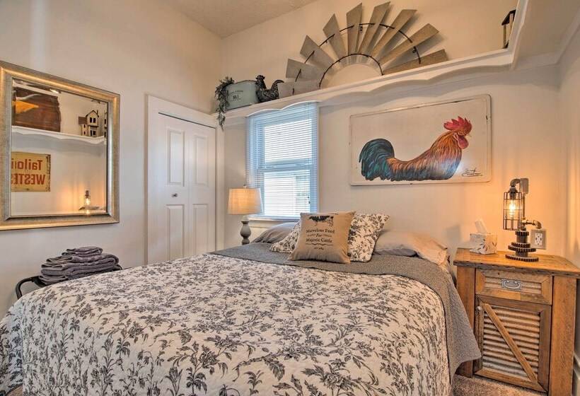 Walk To University: Dtown Laramie Home!