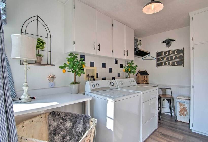 Walk To University: Dtown Laramie Home!