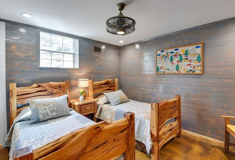 Early Cabin W/ Deck ~ 20 Mi To Lake Brownwood!