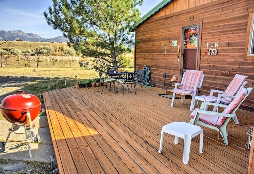 Emigrant Cabin On 10 Acres W/ Bbq & Peaceful Views