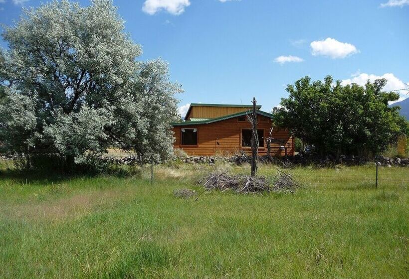Emigrant Cabin On 10 Acres W/ Bbq & Peaceful Views