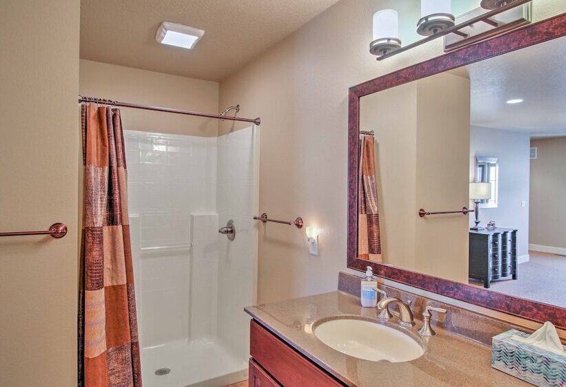 Bella Greens  Spacious Sturgis Home W/ Large Deck