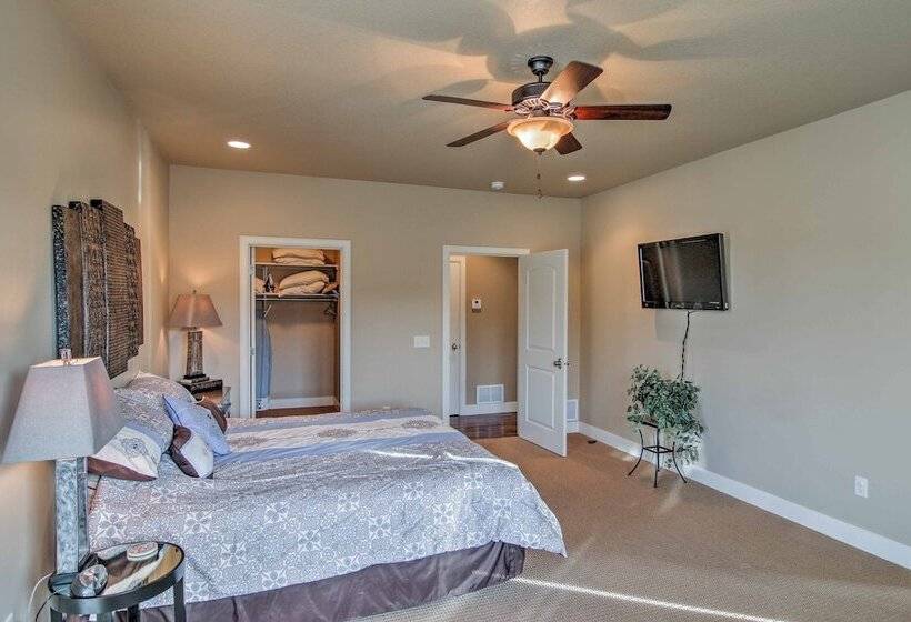 Bella Greens  Spacious Sturgis Home W/ Large Deck