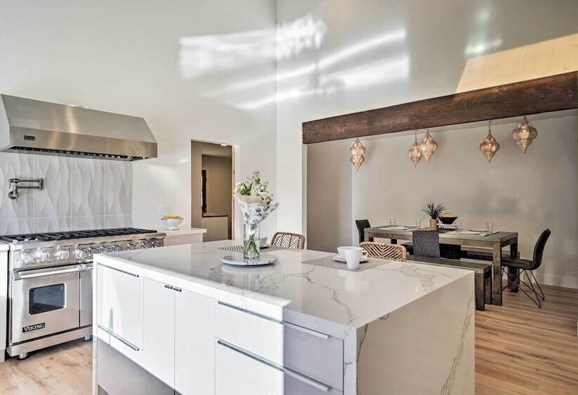 Family Retreat   Private Tennis Court & Game Room