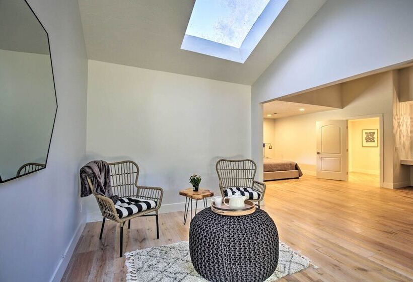 Family Retreat   Private Tennis Court & Game Room