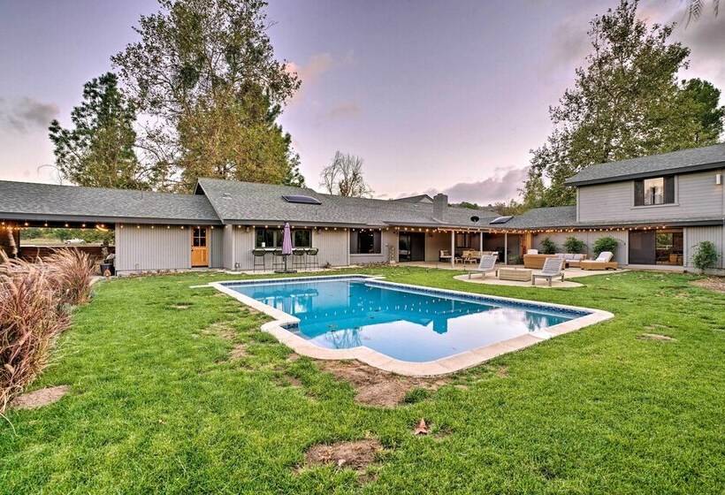 Family Retreat   Private Tennis Court & Game Room