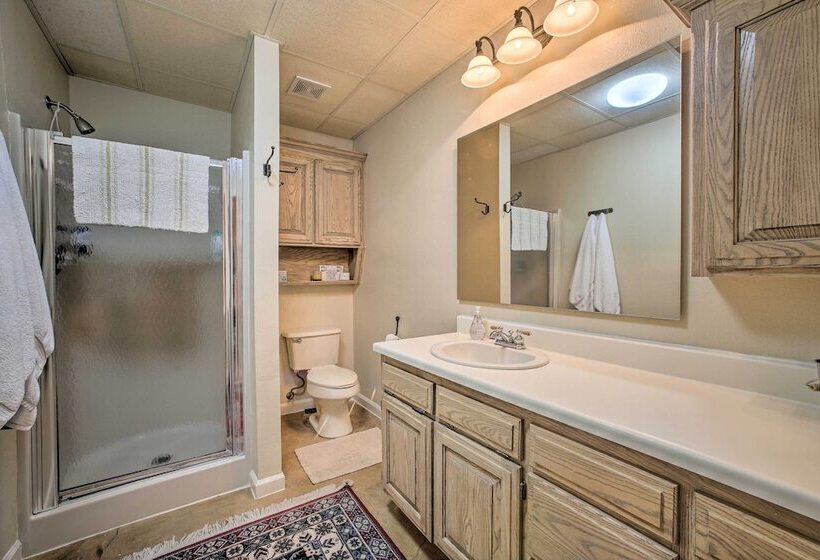 Waters Edge : Home On Shore Of Beaver Lake!