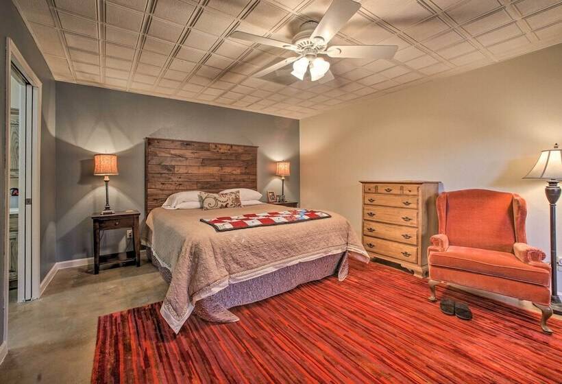 Waters Edge : Home On Shore Of Beaver Lake!