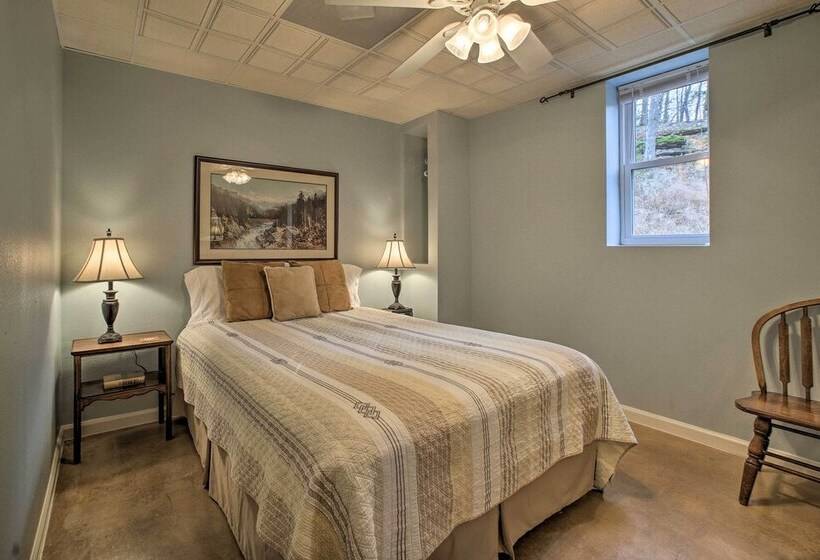 Waters Edge : Home On Shore Of Beaver Lake!