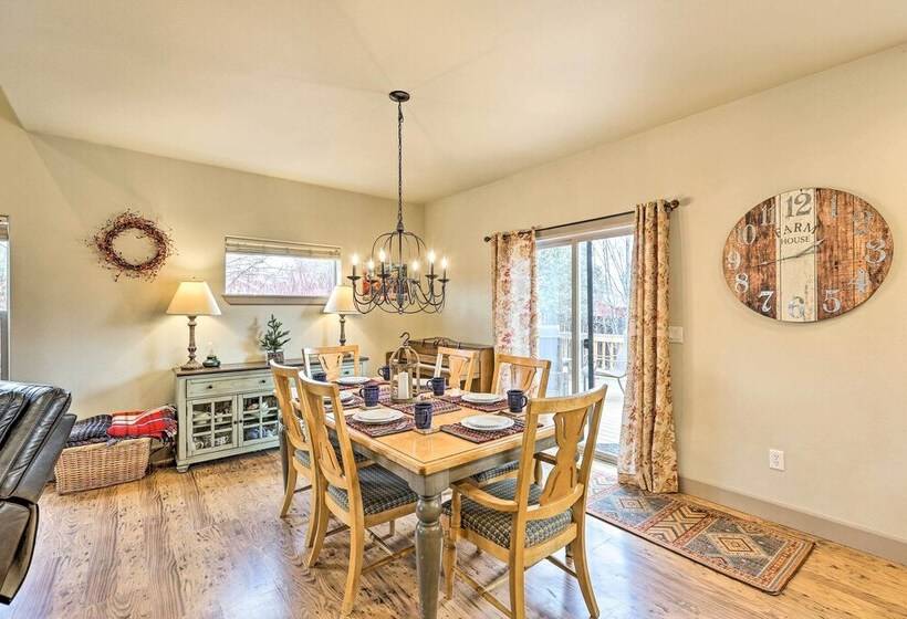 Family Friendly Bend Home W/ Hot Tub & Yard!