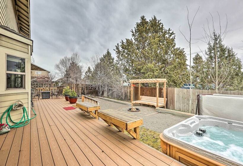 Family Friendly Bend Home W/ Hot Tub & Yard!