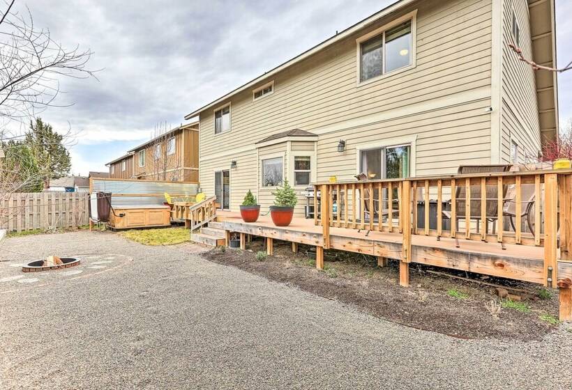 Family Friendly Bend Home W/ Hot Tub & Yard!