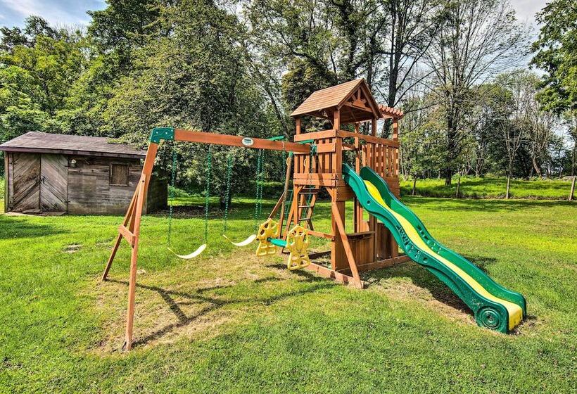 Family Friendly Coatesville House W/ Fire Pit