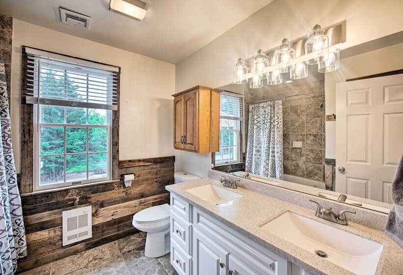 Family Friendly Coatesville House W/ Fire Pit