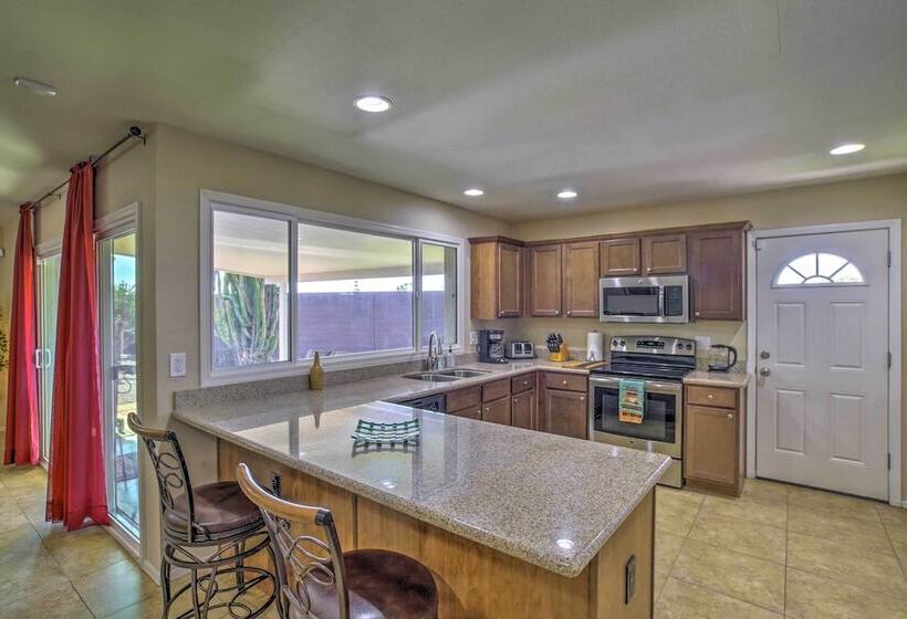 Pet Friendly Arizona Escape: Golf & Hike Nearby!