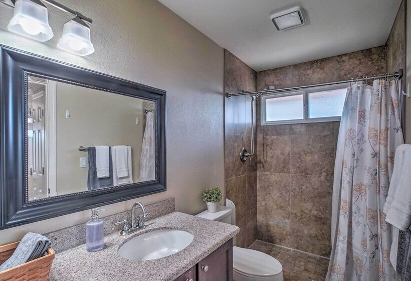 Pet Friendly Arizona Escape: Golf & Hike Nearby!