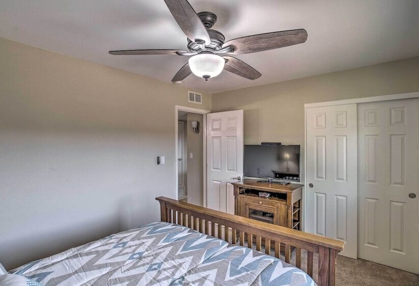 Pet Friendly Arizona Escape: Golf & Hike Nearby!