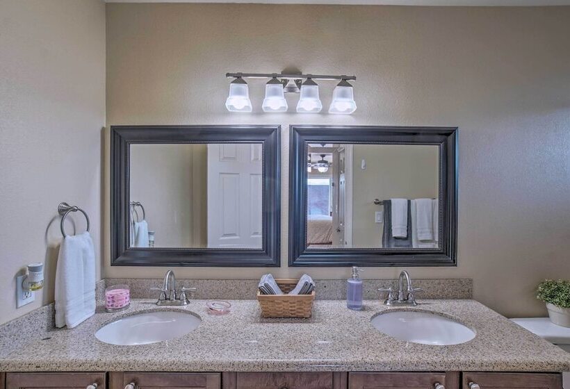 Pet Friendly Arizona Escape: Golf & Hike Nearby!