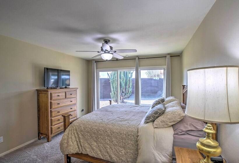 Pet Friendly Arizona Escape: Golf & Hike Nearby!