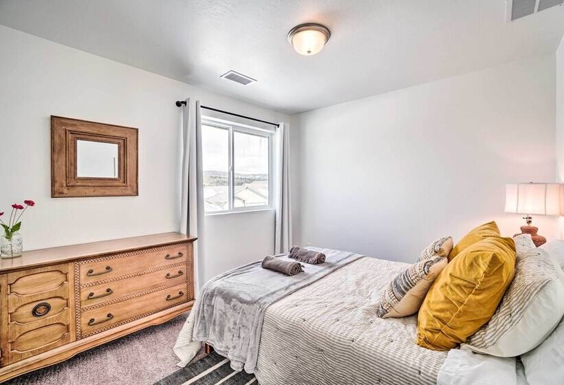 Flagstaff Area Family Home W/ Hot Tub & Patio