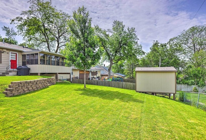 Family Friendly Omaha Home ~ 5 Mi To Dtwn!