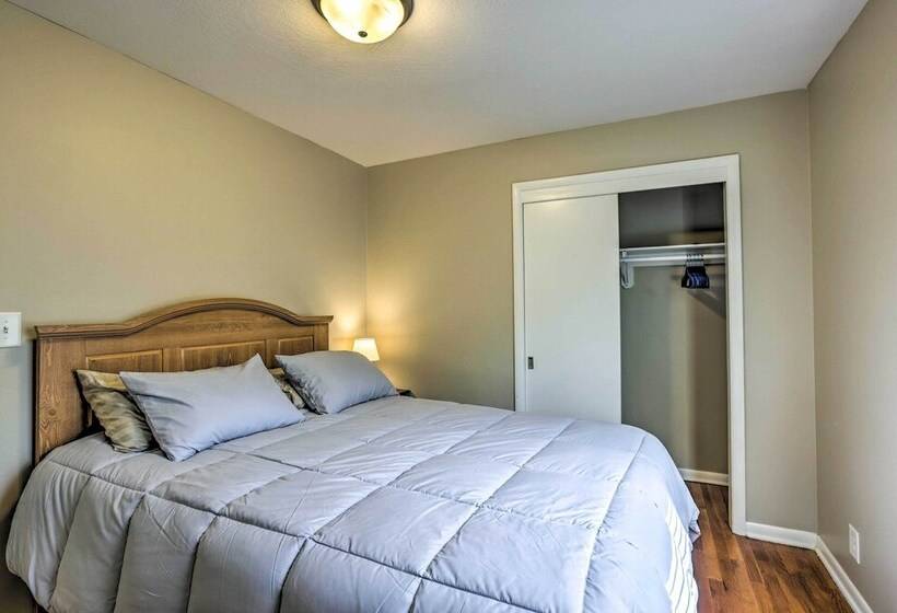 Family Friendly Omaha Home ~ 5 Mi To Dtwn!