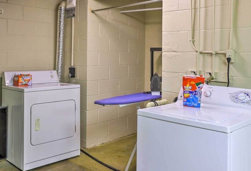 Family Friendly Omaha Home ~ 5 Mi To Dtwn!