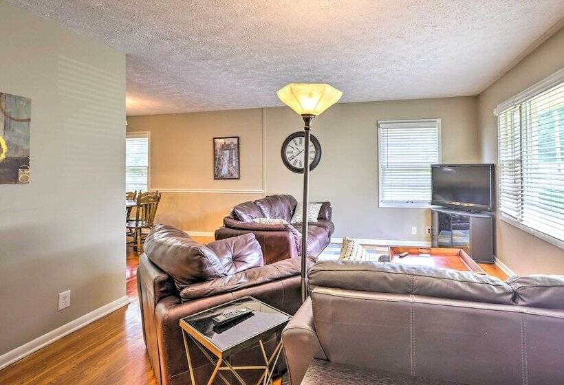 Family Friendly Omaha Home ~ 5 Mi To Dtwn!