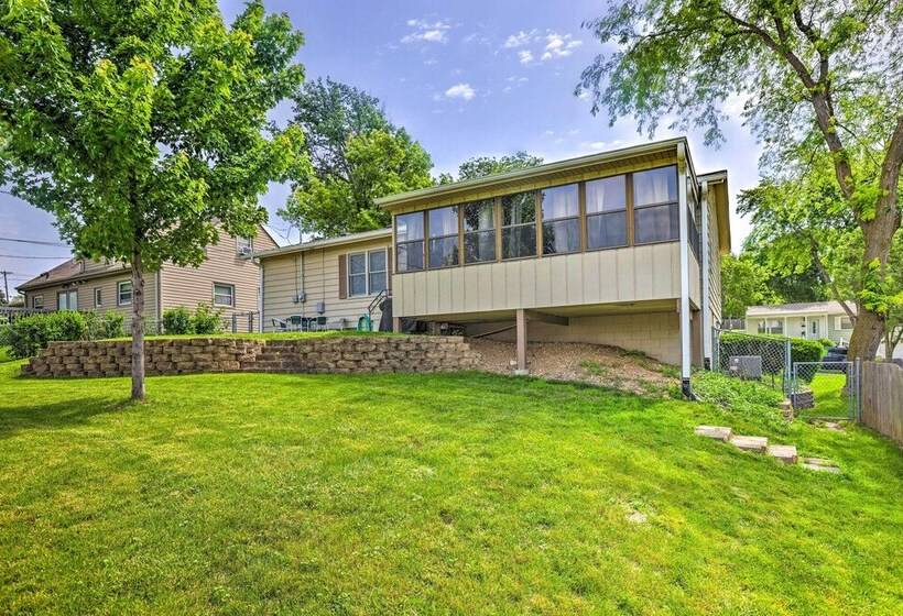 Family Friendly Omaha Home ~ 5 Mi To Dtwn!