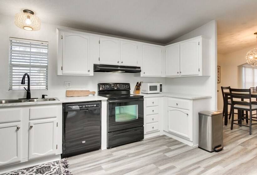 Phoenix Family Home Near Cave Creek & Hiking!