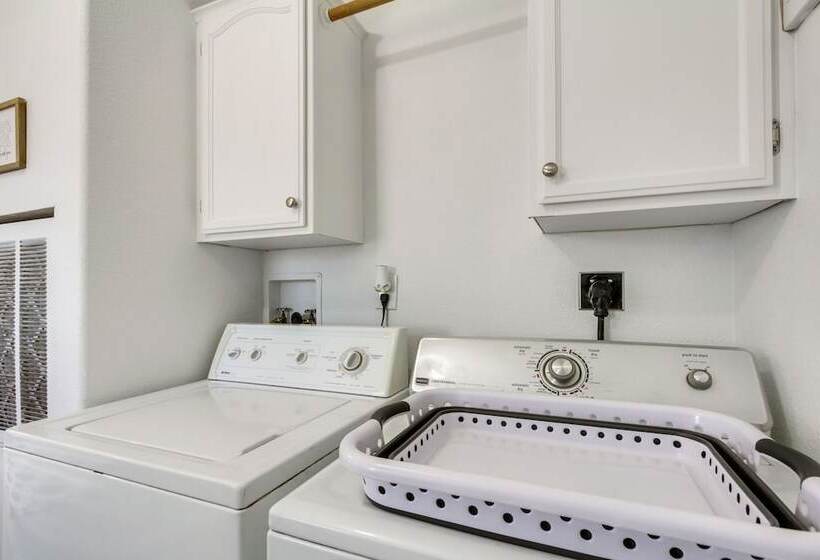 Phoenix Family Home Near Cave Creek & Hiking!