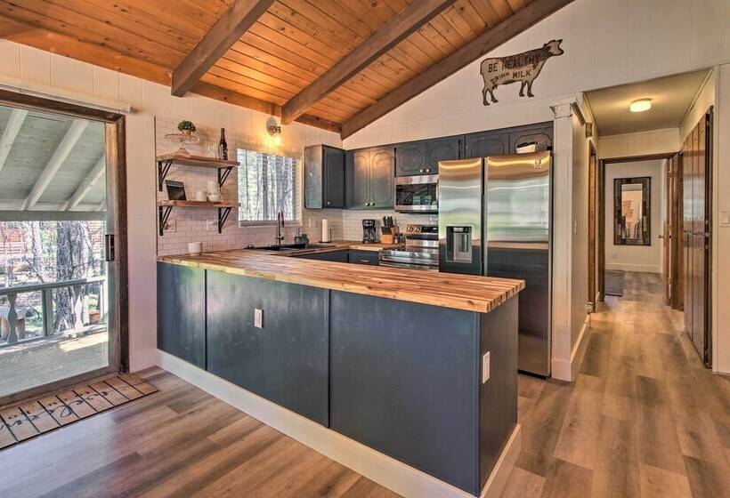 Near Hiking & Golfing: Pinetop Cabin W/ Deck