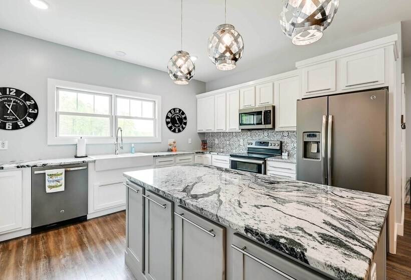 Family Friendly Russell Springs Home W/ Game Room!