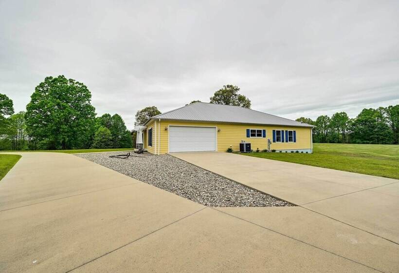 Family Friendly Russell Springs Home W/ Game Room!