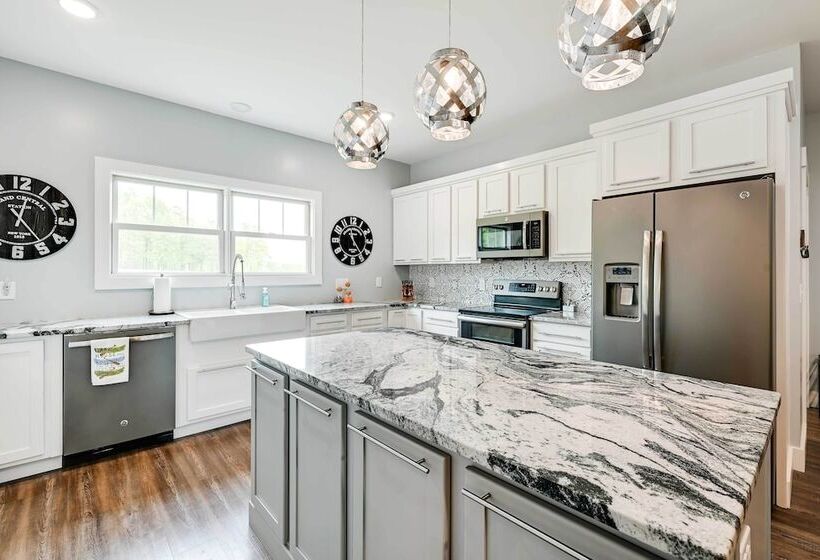 Family Friendly Russell Springs Home W/ Game Room!