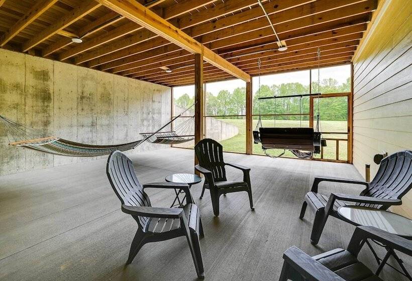 Family Friendly Russell Springs Home W/ Game Room!